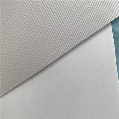 Pancarta amb il·luminació frontal recoberta